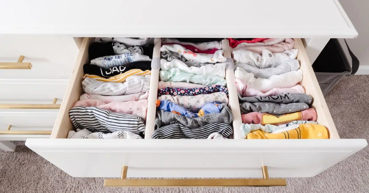how to store a lots of clothes in a small space