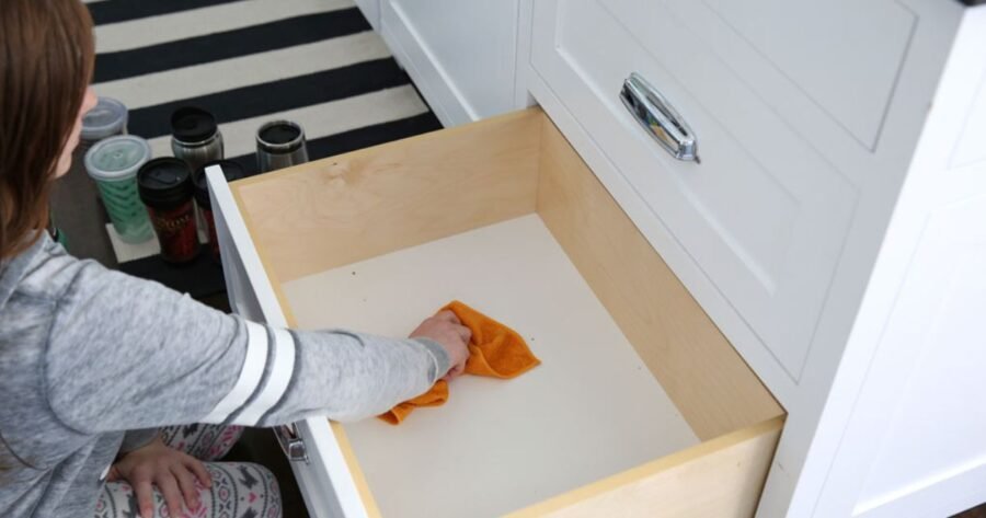 how-to-clean-plastic-storage-drawers