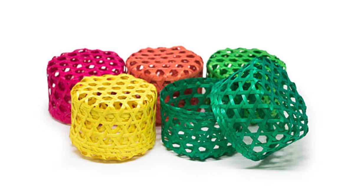 coloring bamboo strips with natural dyes